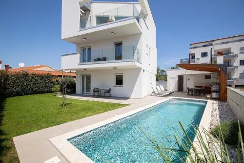 Ferienhaus mit Privatpool für 8 Personen ca 175 qm in Medulin, Istrien Südküste von Istrien