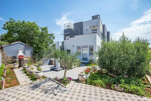 Große Dachterrasse mit Meerblick