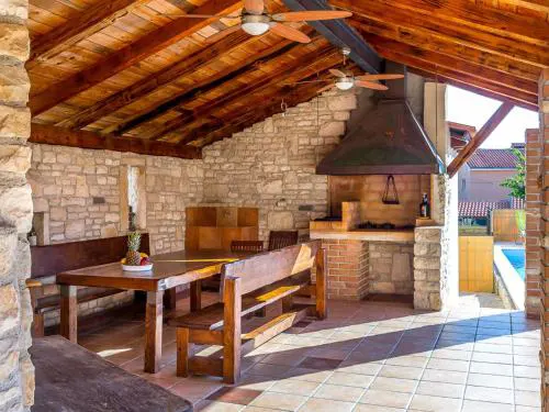 Holiday home in Medulin with private pool