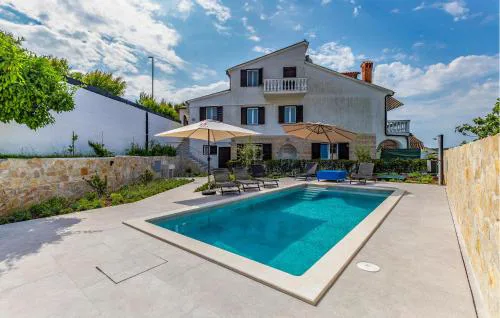 Nice Apartment In Medulin