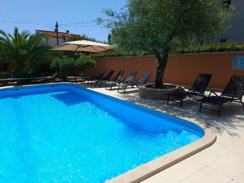 family friendly apartment Oros Medulin, with pool