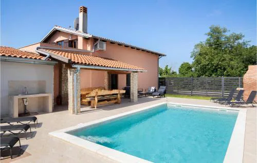 Nice Home In Medulin With Kitchenette