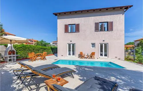 Pet Friendly Apartment In Madulin