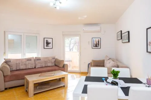 Senad - Apartment MALI - MPolo