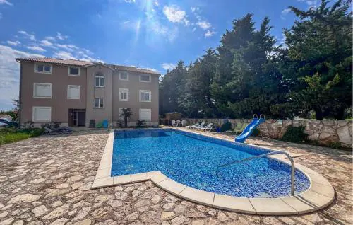 Stunning Apartment In Medulin