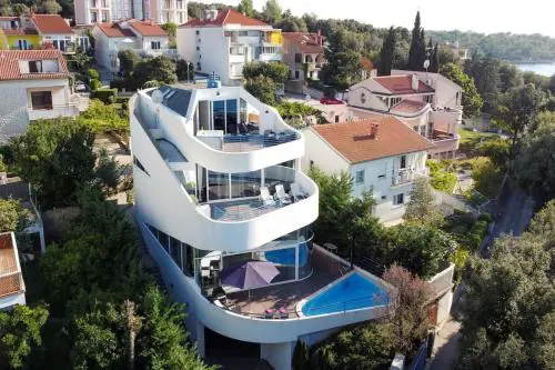 Vila Tina in Pula, Istrien