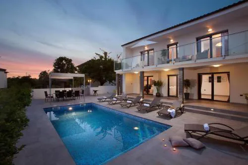 Luxus Villa Grey Soul Mit Pool In Medulin