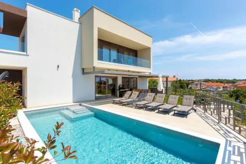 VILLA SUENOS - New & Modern - 2023