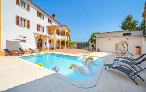 Lovely Home In Motovun With Sauna