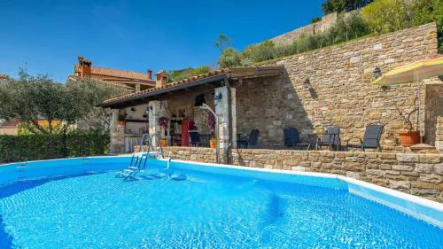 Rustic villa Pietro with panoramic view in Motovun