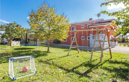 3 Bedroom Gorgeous Apartment In Pula