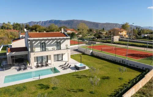3 Bedroom Cozy Home In Nedescina
