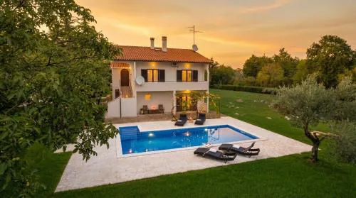 Apartment with private pool and large garden