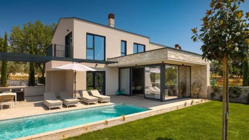 Modern villa Tia I with outdoor pool in Porec