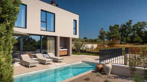 Modern villa Tia II with outdoor pool in Porec
