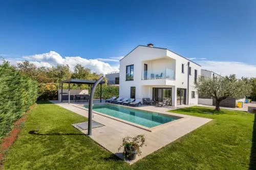 Villa Silvia by Villsy