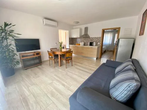 Apartment MIRNA