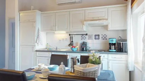 EMILY studio apartment with sea & park view