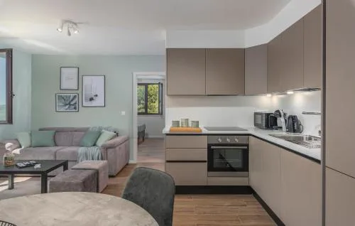 JUST RENOVATED stylish 2 bedrooms apartment only a few steps from the beach!