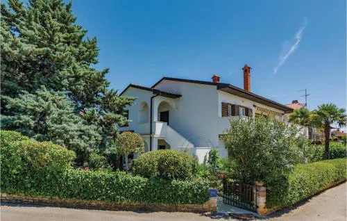 Lovely Apartment In Novigrad With Wifi