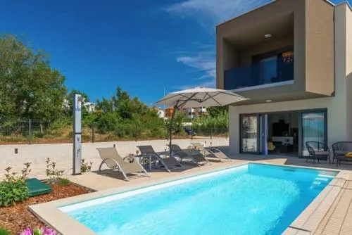 Villa Esmeralda One by Briskva