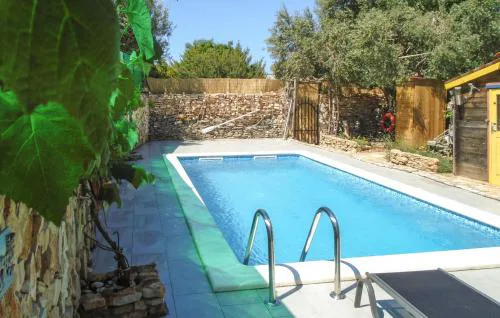 1 Bedroom Nice Home In Peroj