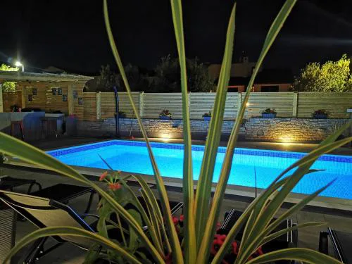 Apartment olive tree garden&poll view 4 plus 2, 130 m2 with tiki bar