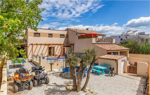 Beautiful villa Lona with private pool near Pula