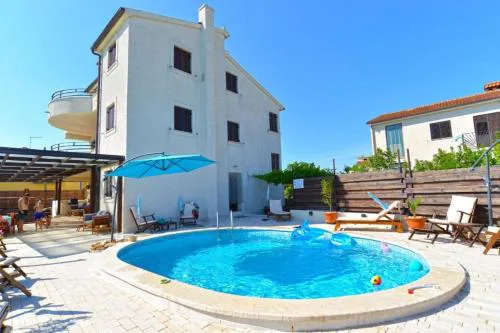 Charming accommodation with shared pool Beahost