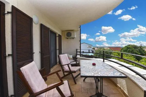Charming apartment with balcony and pool