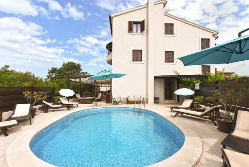 Charming flat with shared pool