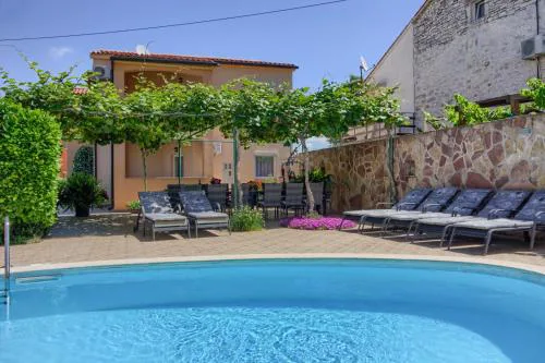 Charming villa Petroro with pool, 900m from the beach