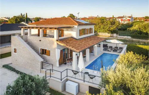 Nice Home In Peroj With Wifi