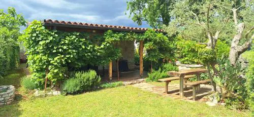 Peroika house (50m from the sea)