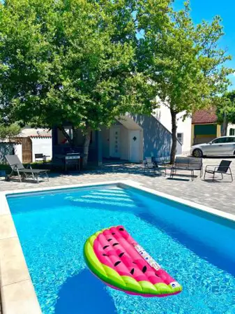 Rubis Holiday Home with Pool