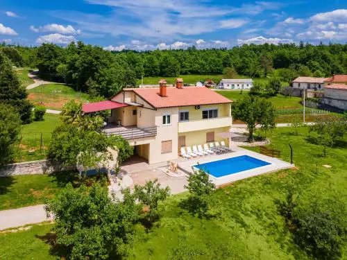 Holiday Home Larisa by Interhome