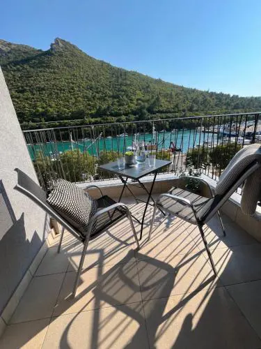 Apartment Lena - NEW, at seafront and with beach access!!!