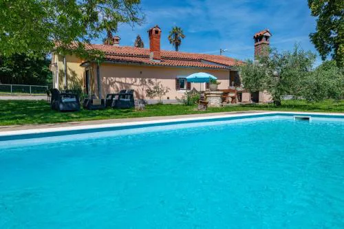 Villa Noela, a cozy villa surrounded by nature near the sea