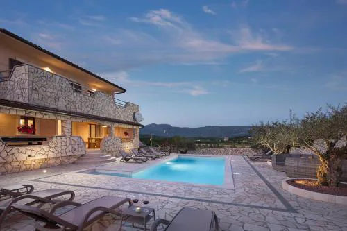 Villa Vesna with sauna, hot tub