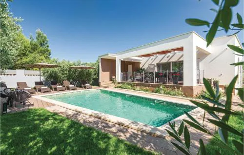 3 Bedroom Amazing Home In Pomer