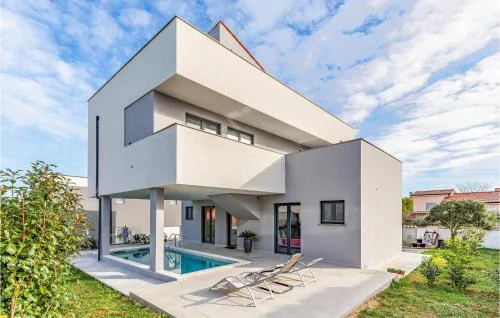 Beach Front Home In Volme