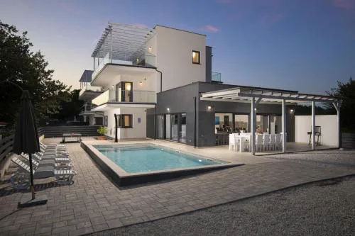 Villa Luna with Jacuzzi, Sauna and Private Pool
