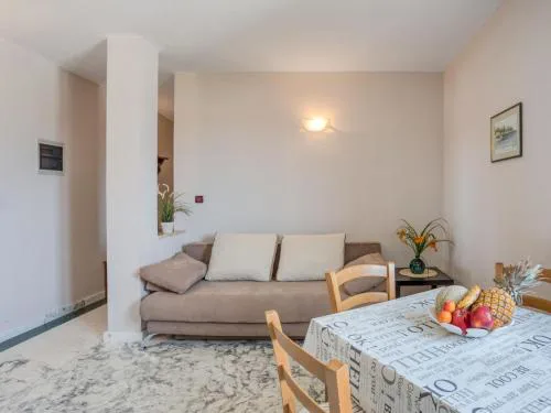 Apartment Daria-3 by Interhome