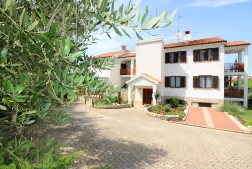 Apartment Ema In Ruhiger Lage Mit Parkplatz Im Hof