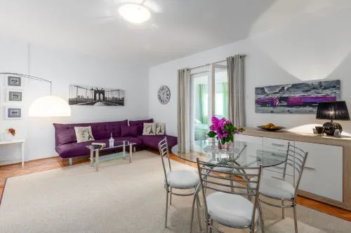 Apartment Enny Für 2 Personen In Porec, Nur 300M Vom Strand, 10 Gehminuten Vom Zentrum Entfernt,