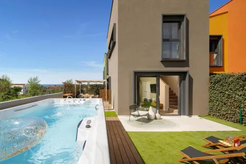 "CASA BELLA VITA" with large SPA and counter-current swimming near the beach!