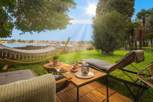 Exclusive Seafront Bacchus Apartment