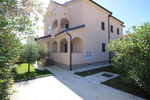 Ferienwohnung Iko 1 In Porec Mit Terrasse