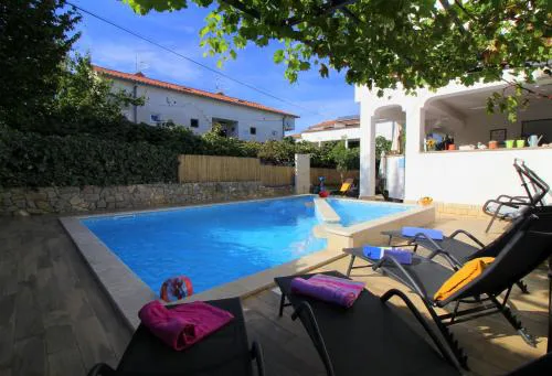 Ferienwohnung Lili Mit Pool, Grill Und Parkplatz