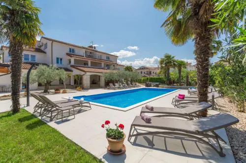 Ferienwohnung Paradiso 2 Mit Pool , Garten, Liegen